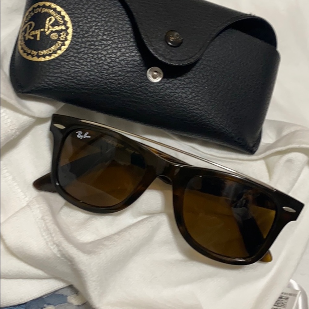 Wayfarer ray-bans picture shows authentic stamp